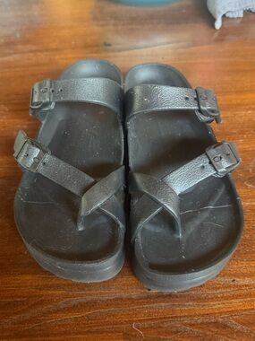 Black Adjustable Strap Sandals 6.5/7